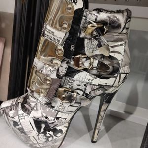 Alert The Media Boots